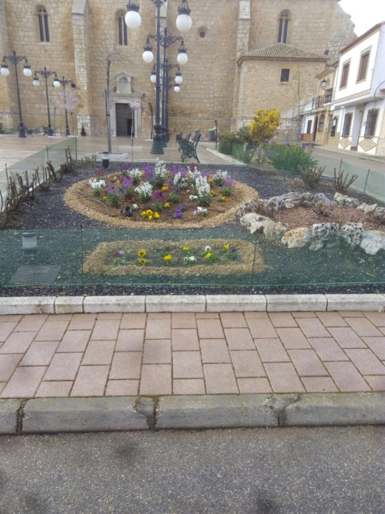 Nuestra Plaza de la Iglesia ya está preparada para recibir la Semana Santa de El Provencio