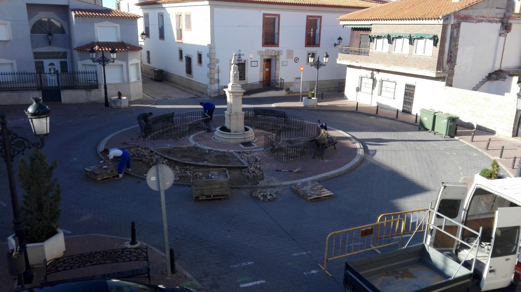Hoy han comenzado las obras de remodelación de nuestra Plaza de los Alcaldes