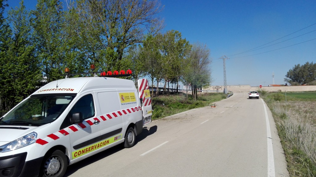 Ya se están llevando a cabo las labores de limpieza y mantenimiento de los márgenes de la N-301 a su paso por El Provencio