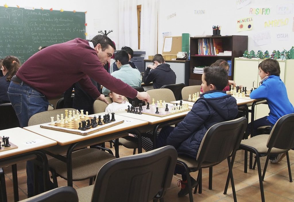 Vídeo e imágenes del TORNEO PARA ALUMNOS DEL CLUB DE AJEDREZ (17/12/2016)