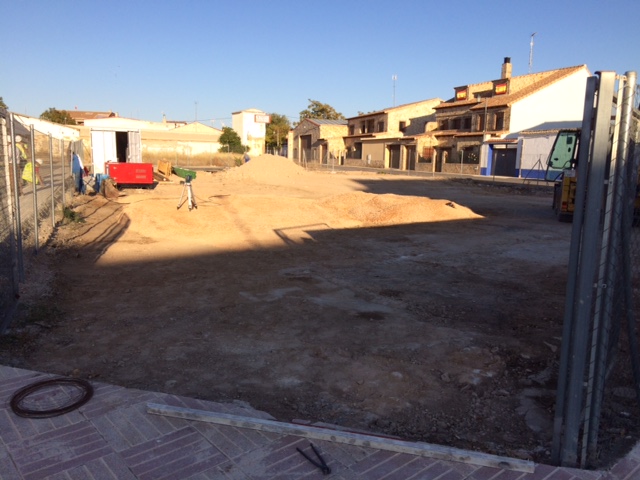 Hoy martes día 10 de octubre ha comenzado la primera fase de la obra del PABELLÓN FERIAL de El Provencio