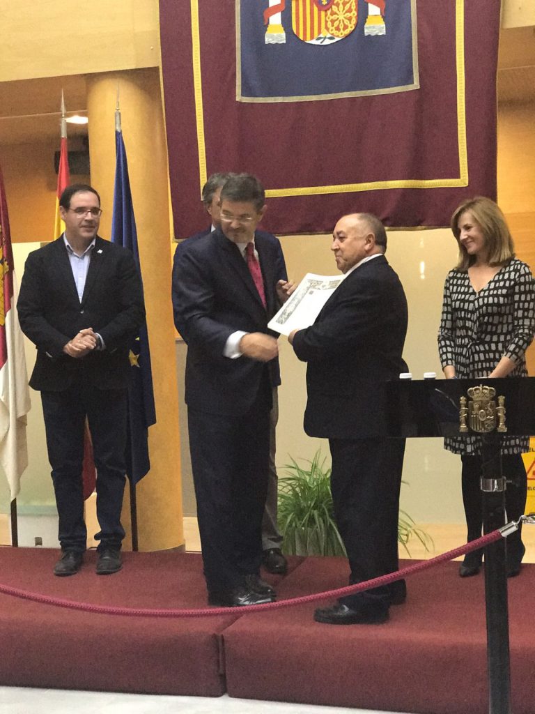 Condecoración a Indalecio Gracia Osma por sus veinte años como juez de paz de El Provencio